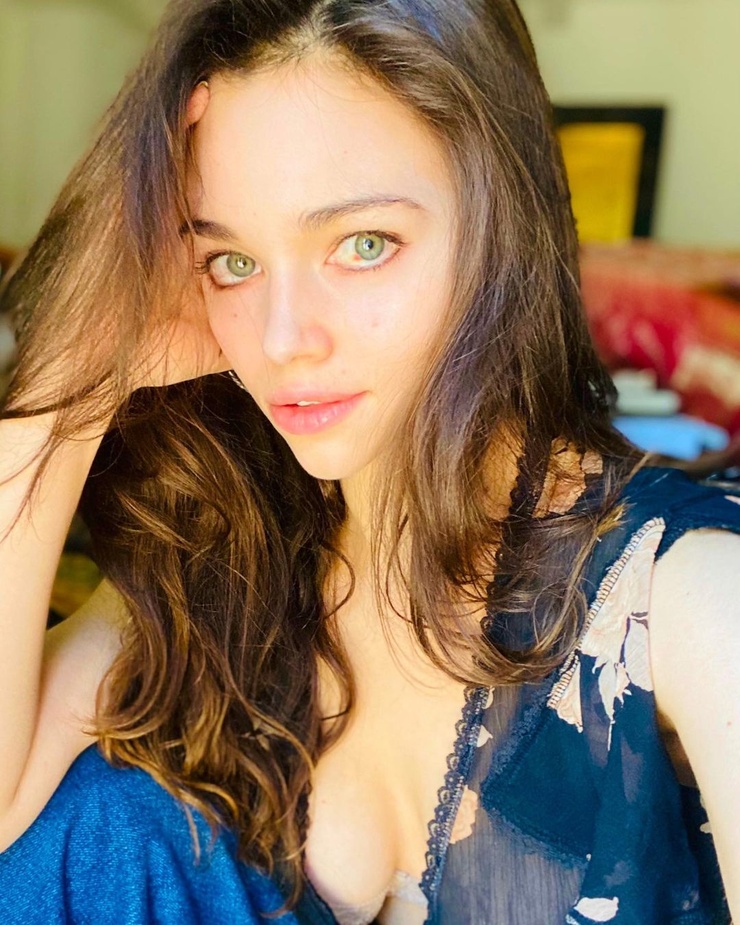 India Eisley India Eisley