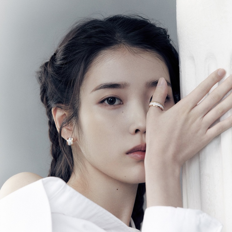 IU