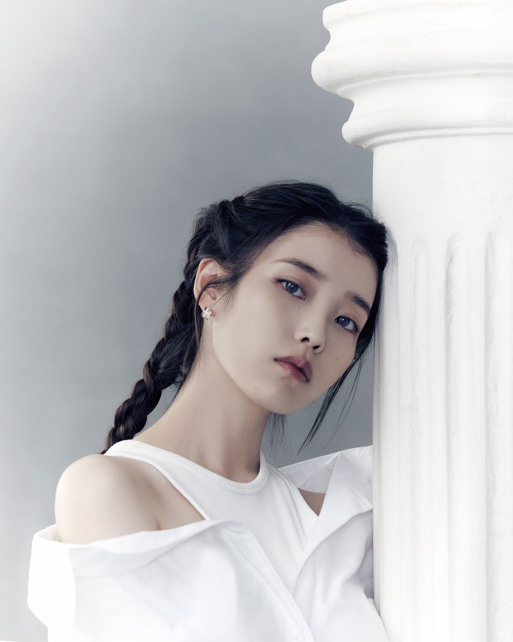 IU
