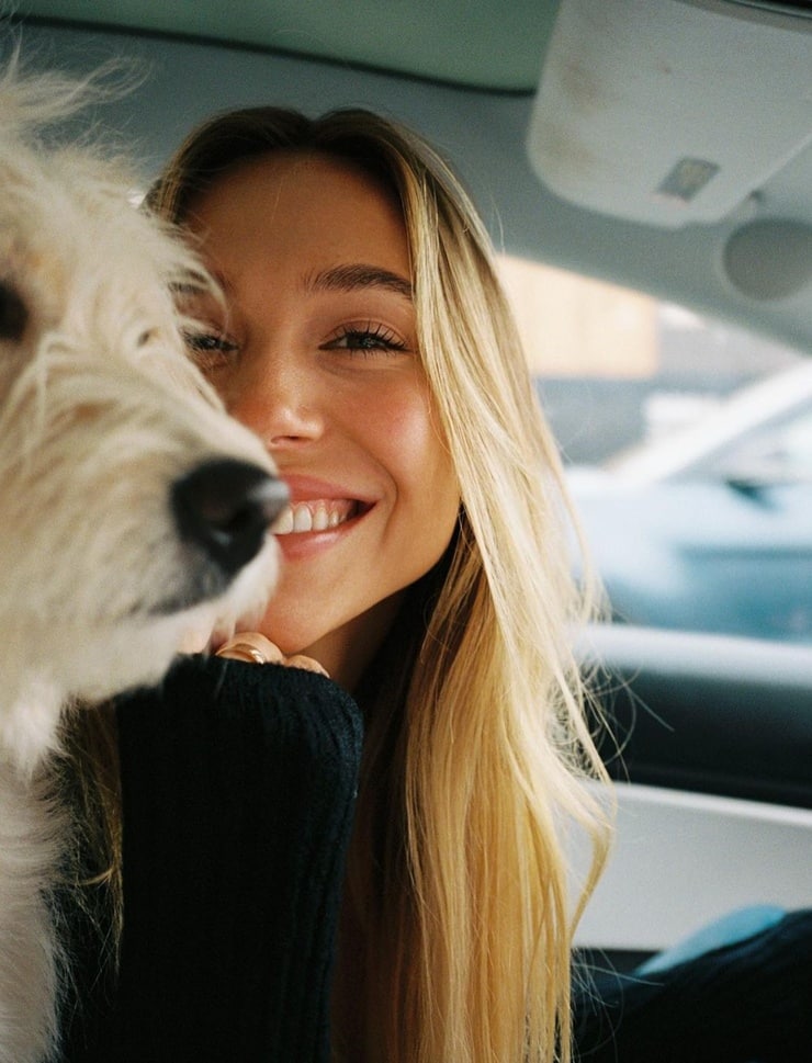 Alexis Ren