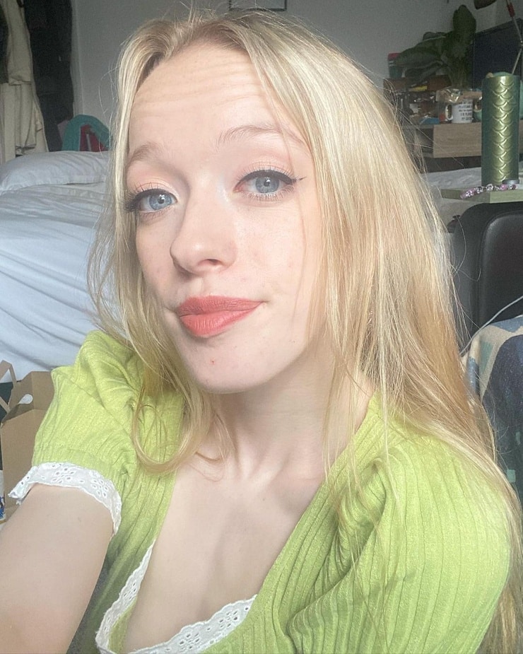 Amybeth McNulty