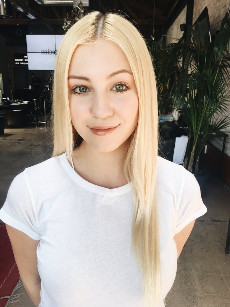 Picture of Ava Sambora