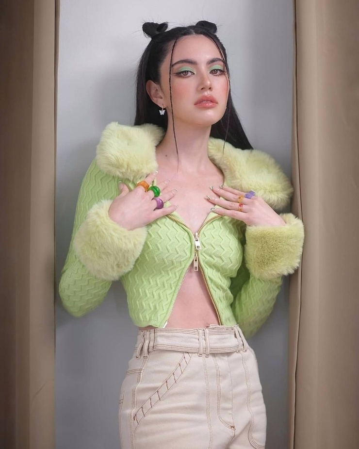 Davika Hoorne Davika Hoorne