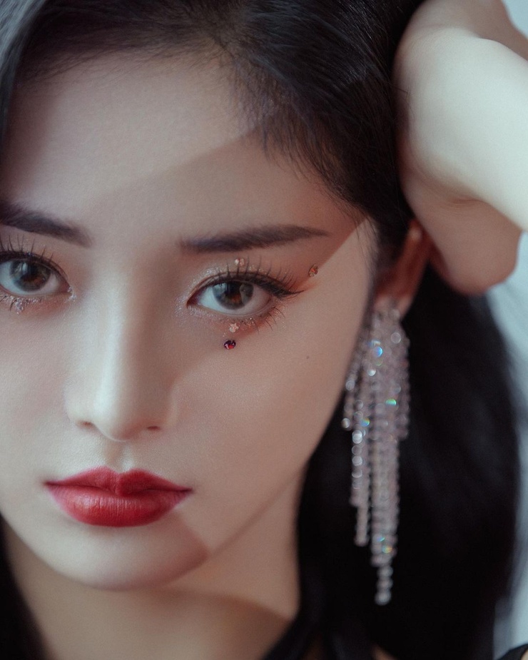 Zhou Jieqiong Zhou Jieqiong