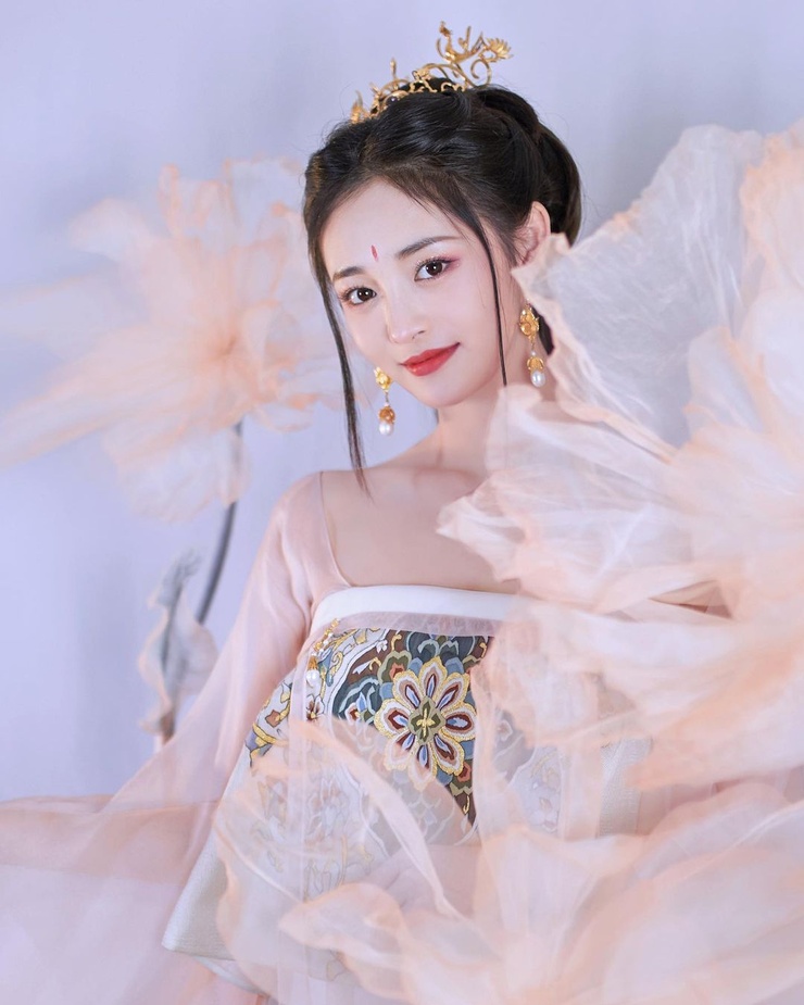 Zhou Jieqiong