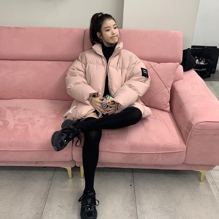 IU