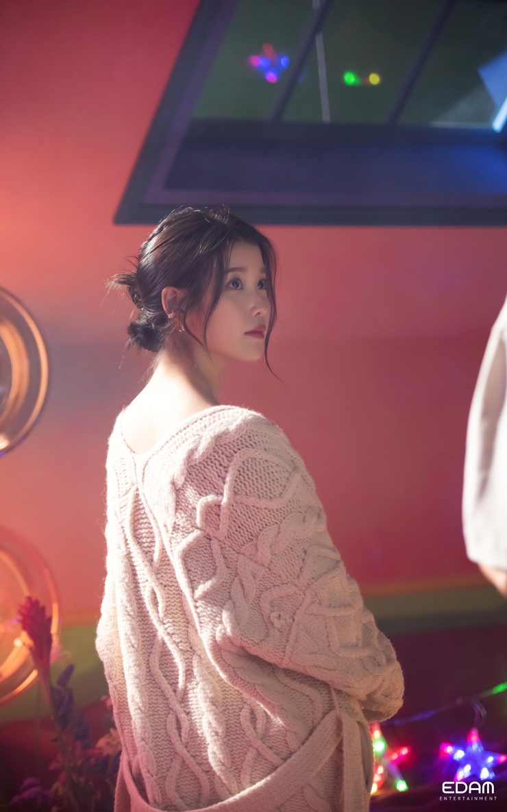 IU