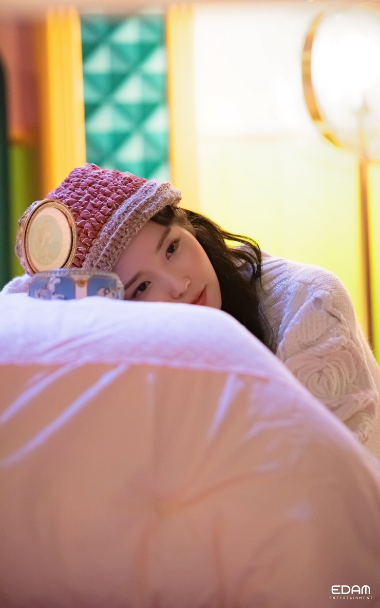 IU