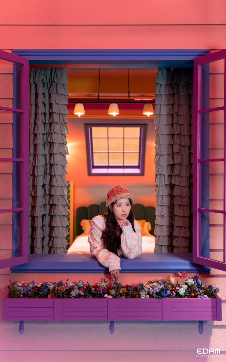 IU