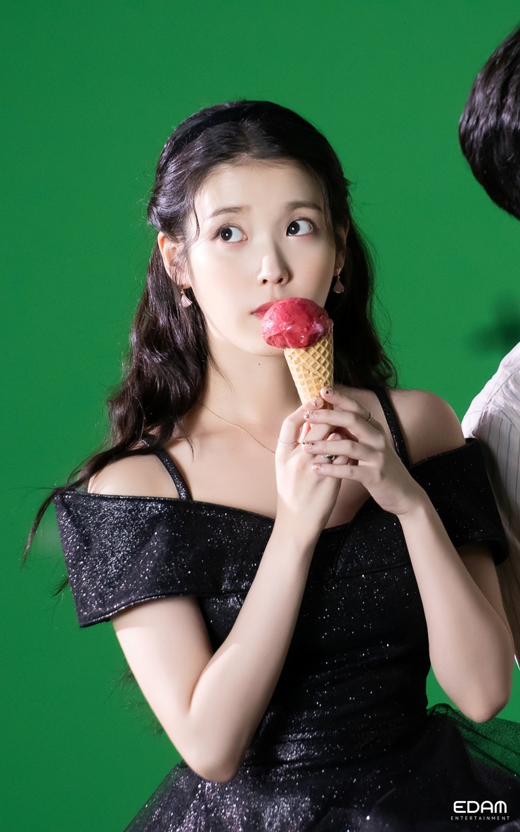 IU