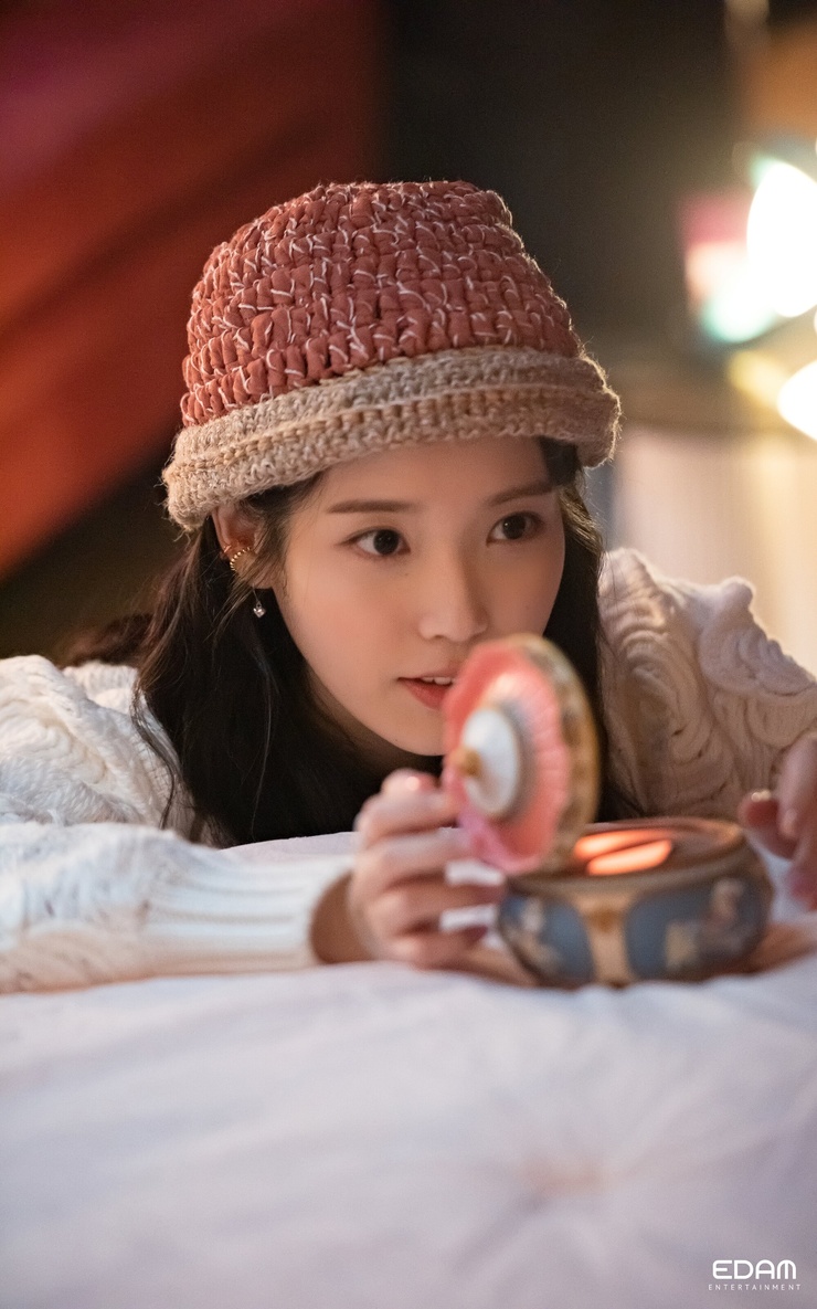 IU