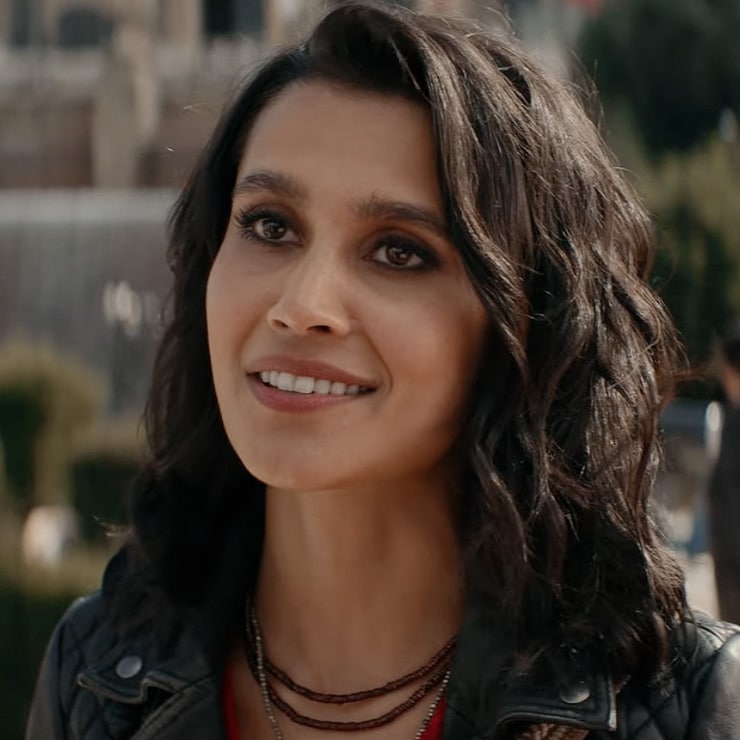 Chloe Frazer (Sophia Ali)