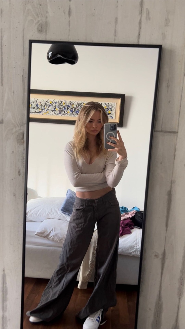 Freya Allan Freya Allan