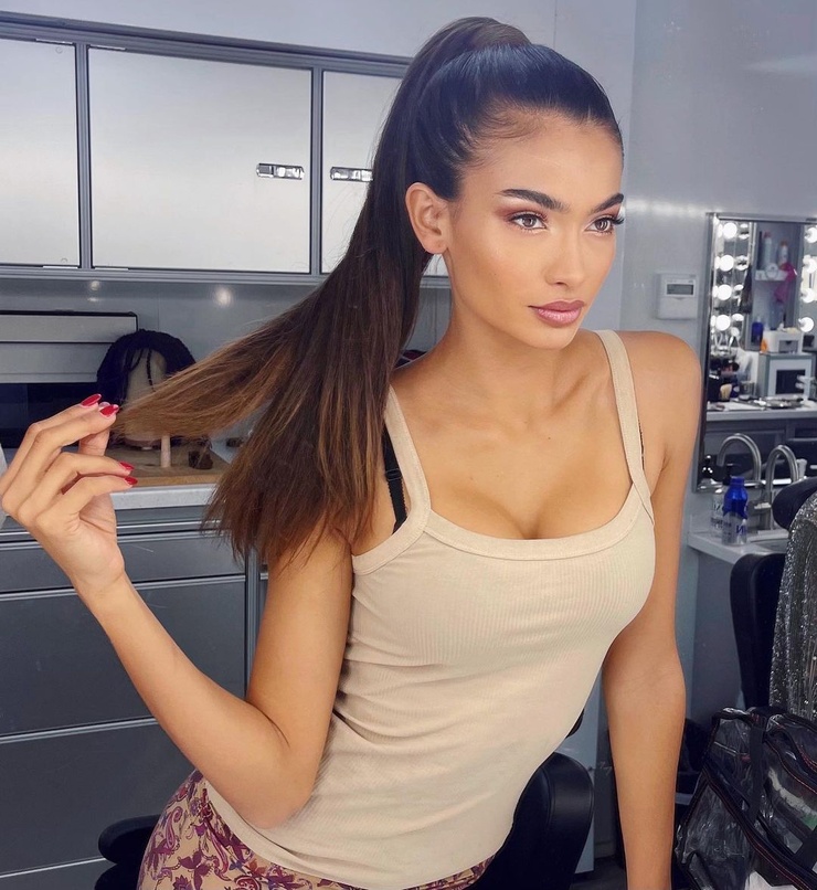 Kelly Gale Kelly Gale