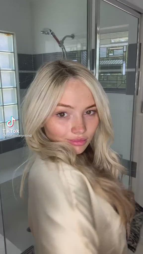 Natalie Alyn Lind