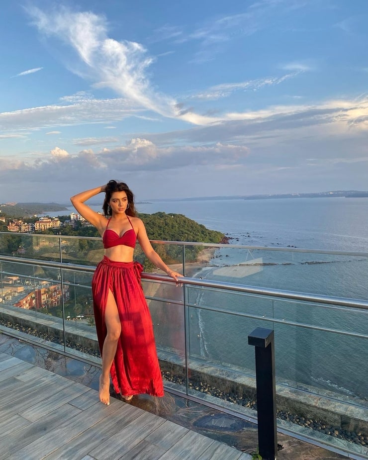 Ruhi Singh Ruhi Singh