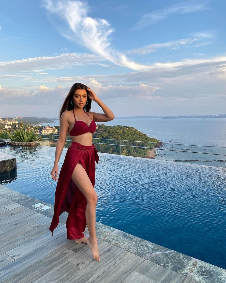 Ruhi Singh Ruhi Singh