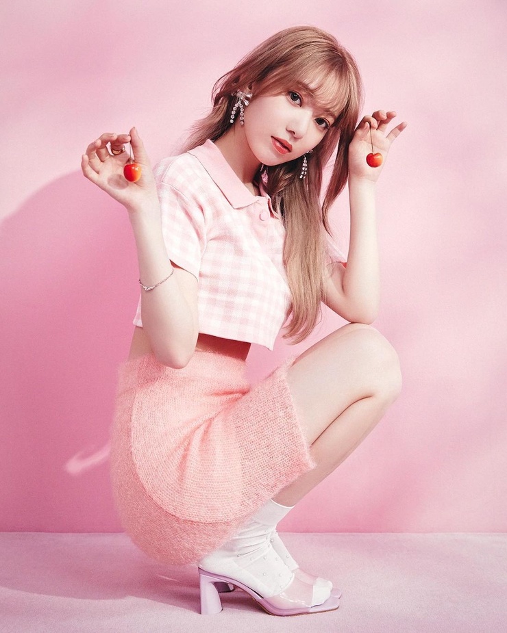 Sakura Miyawaki Sakura Miyawaki
