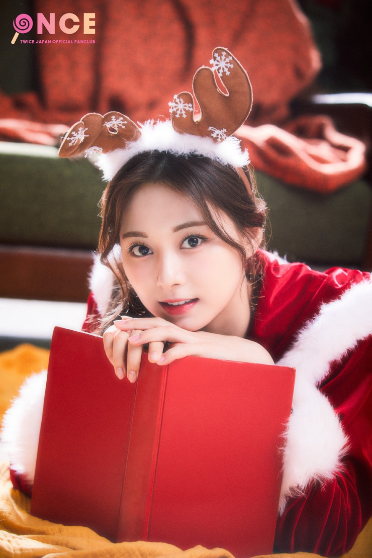 Chou Tzu-yu (Tzuyu) Chou Tzu-yu (Tzuyu)