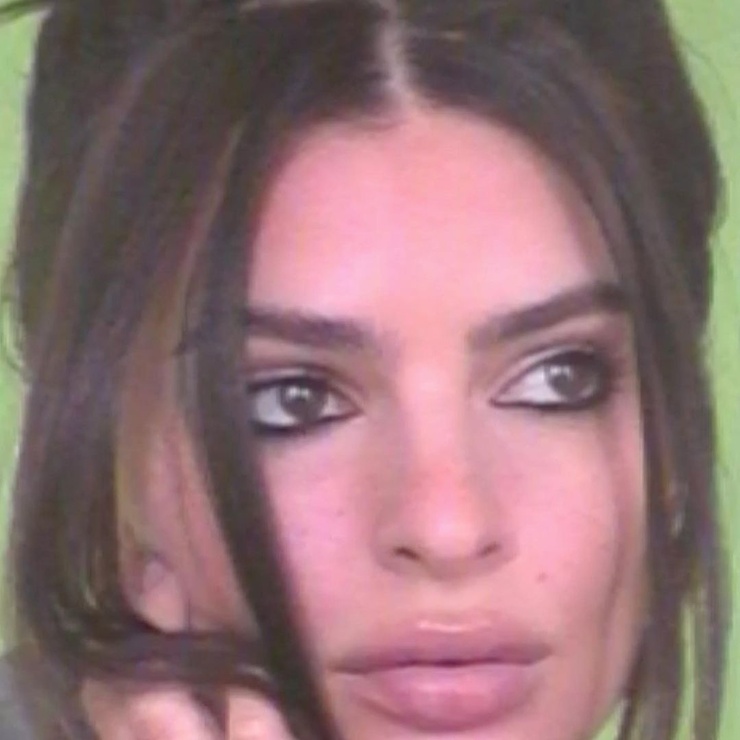 Emily Ratajkowski