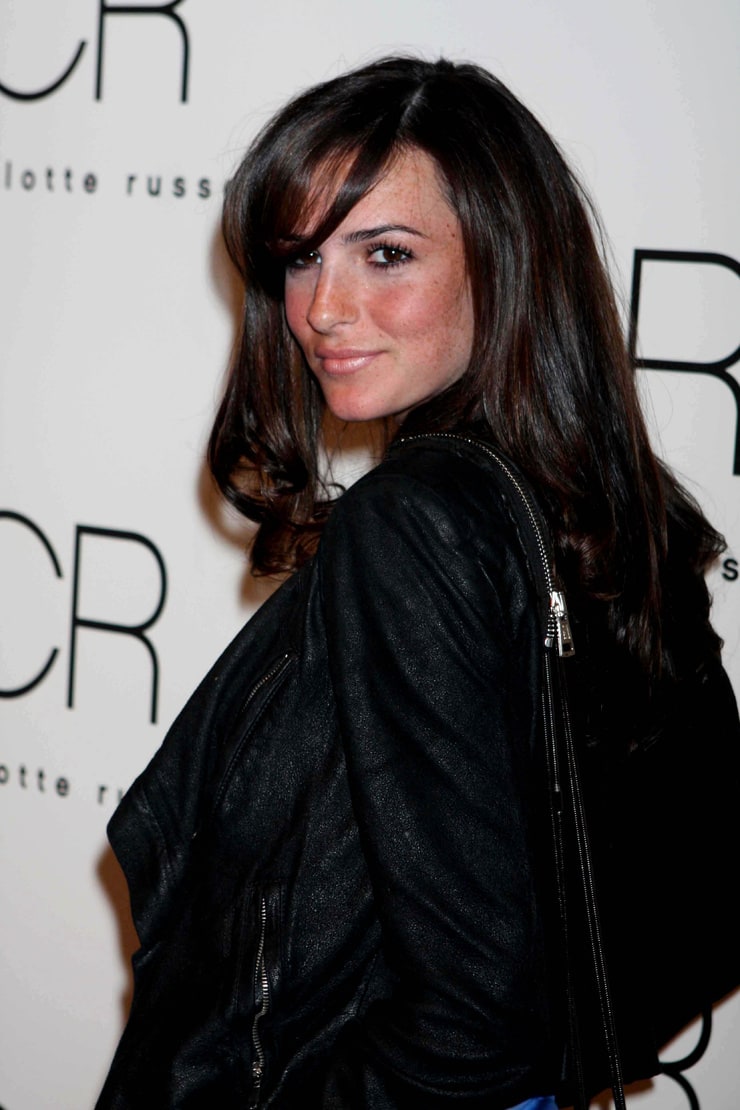 Ali Lohan.