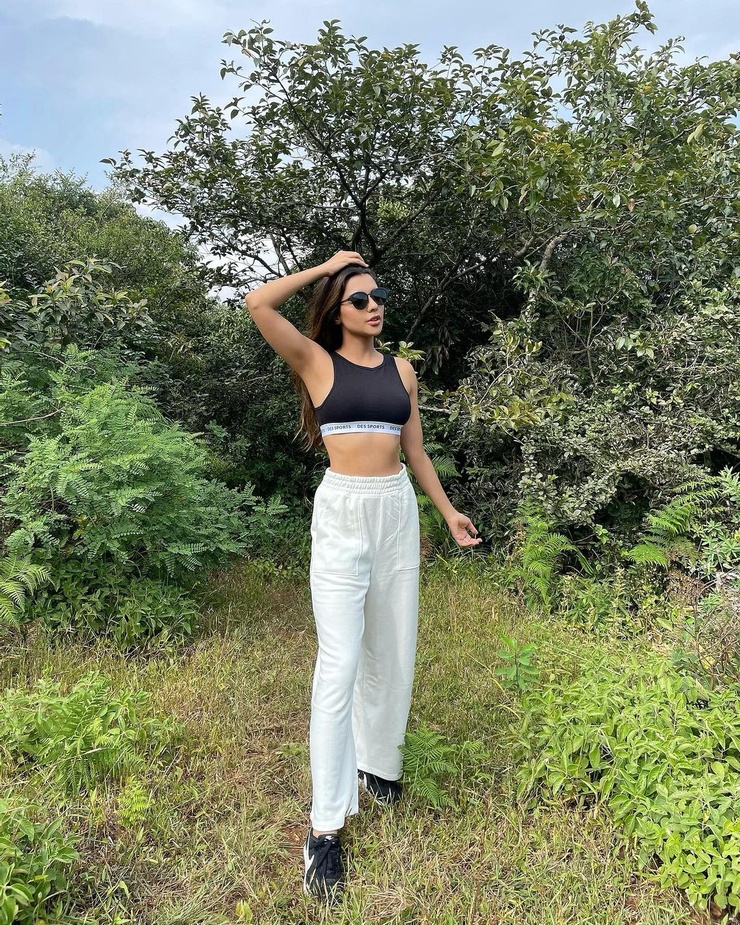 Ruhi Singh Ruhi Singh