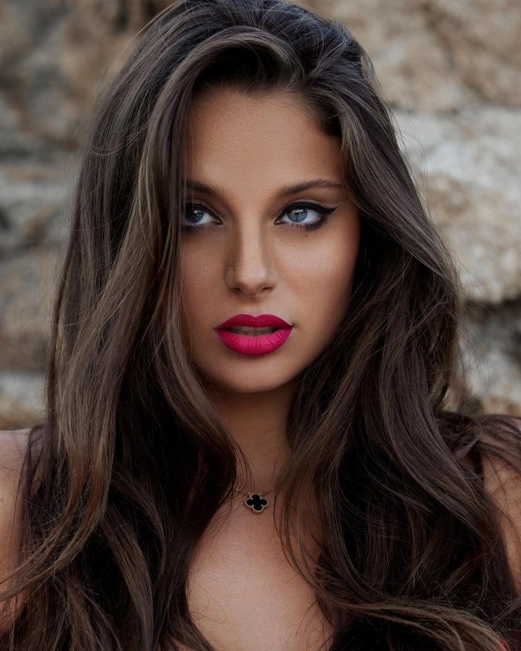 Carina Zavline Carina Zavline