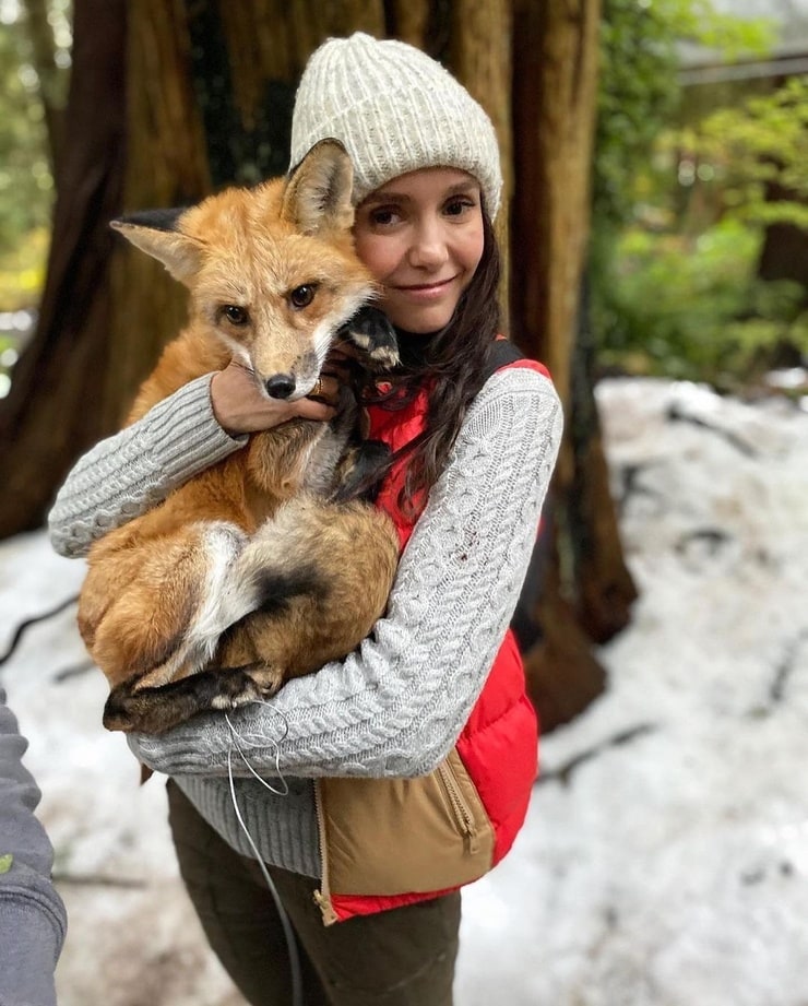 Nina Dobrev