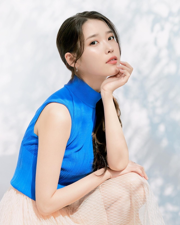 IU
