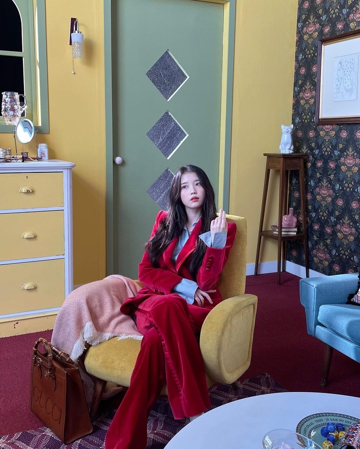 IU
