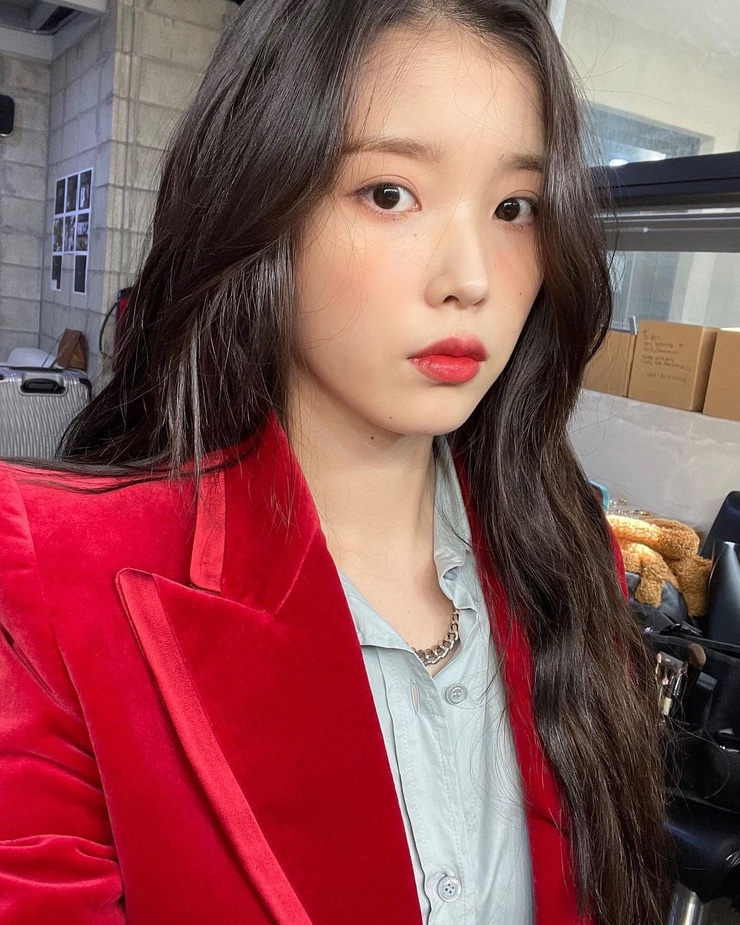 IU