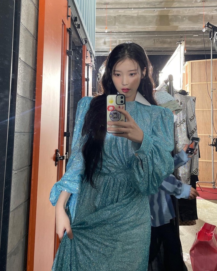 IU