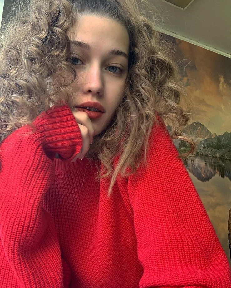 Julia Novikova (model)