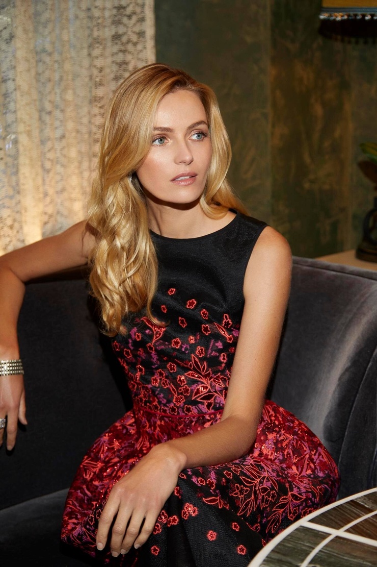 valentina-zelyaeva-picture