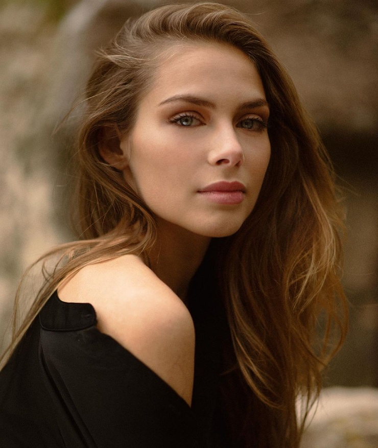 Picture of April Benayoum