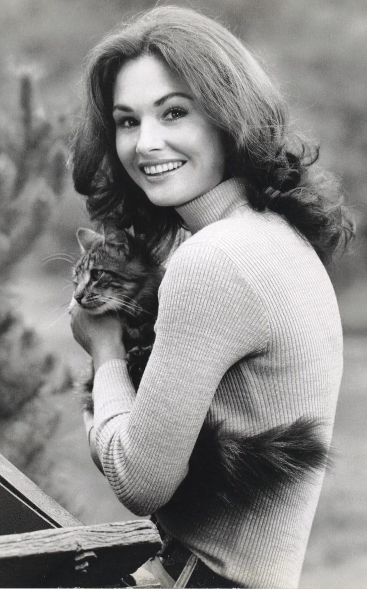 Lori Saunders Lori Saunders