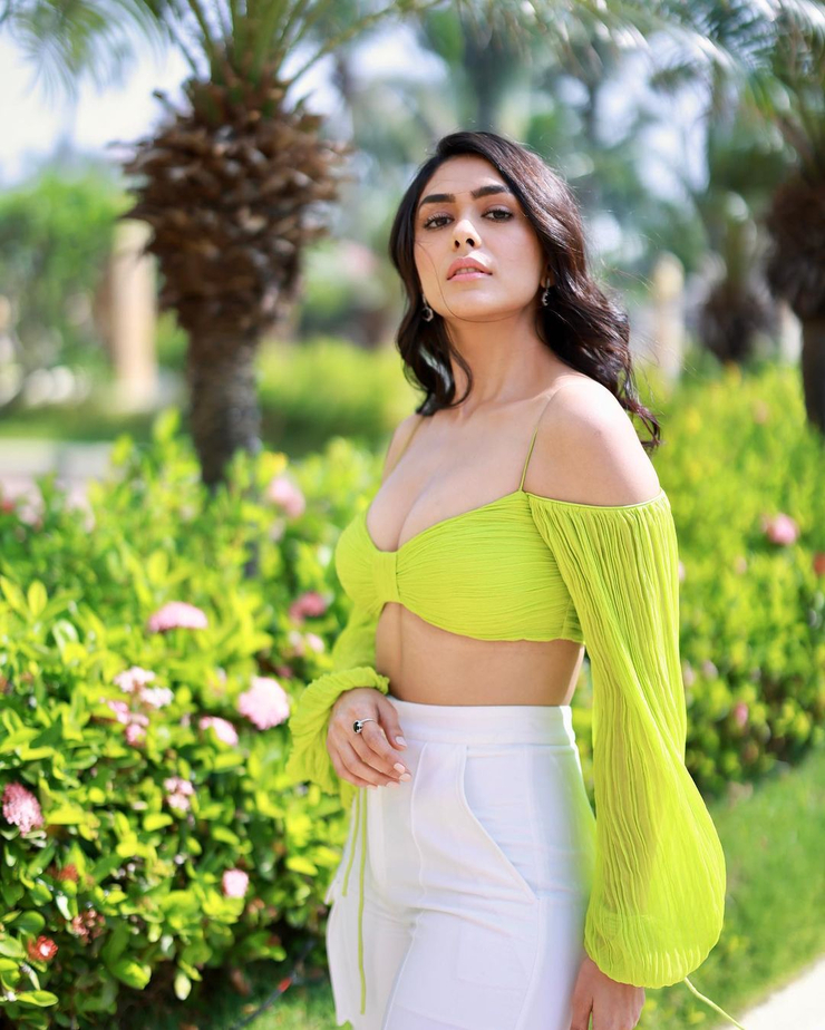 Mrunal Thakur Mrunal Thakur