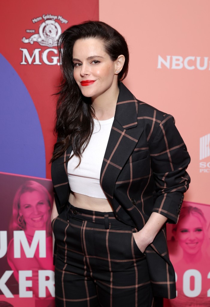 Emily Hampshire Emily Hampshire