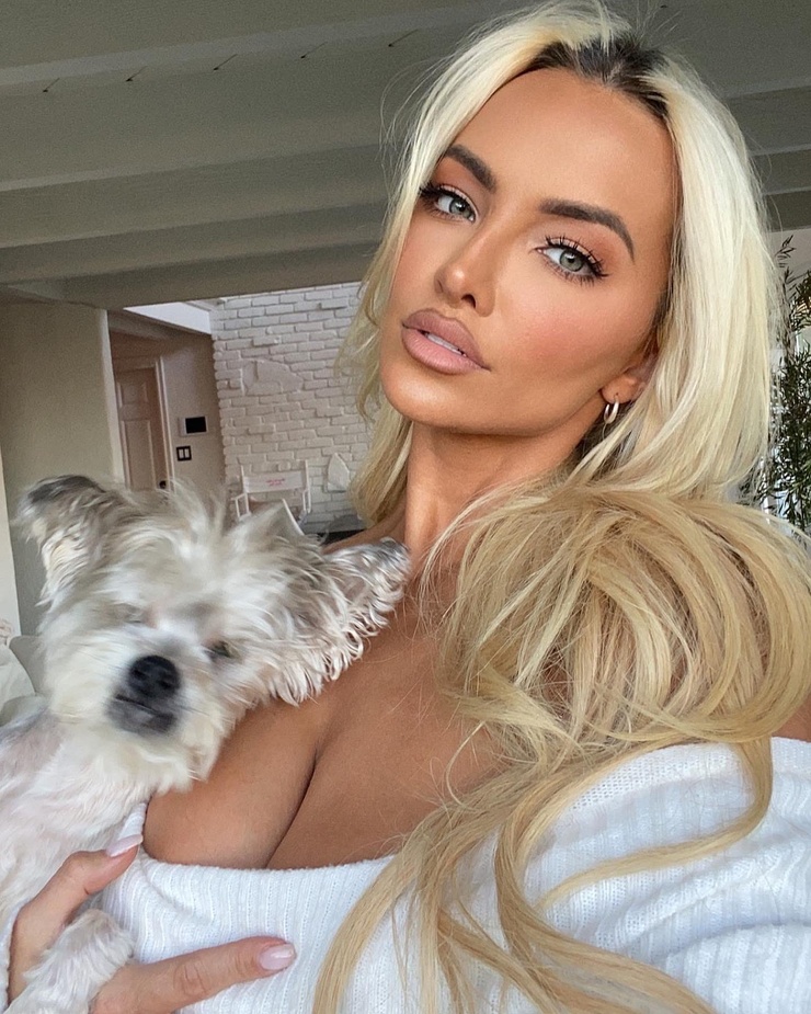 Lindsey Pelas