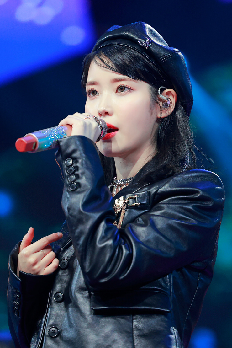 IU