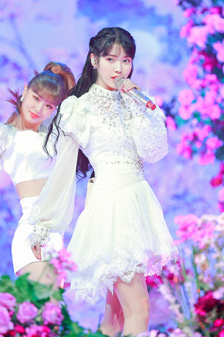 IU