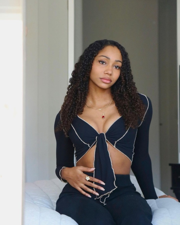 Chloe Foster II