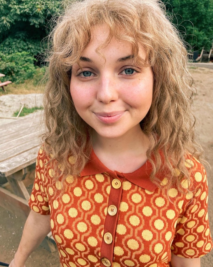 Sammi Hanratty Sammi Hanratty