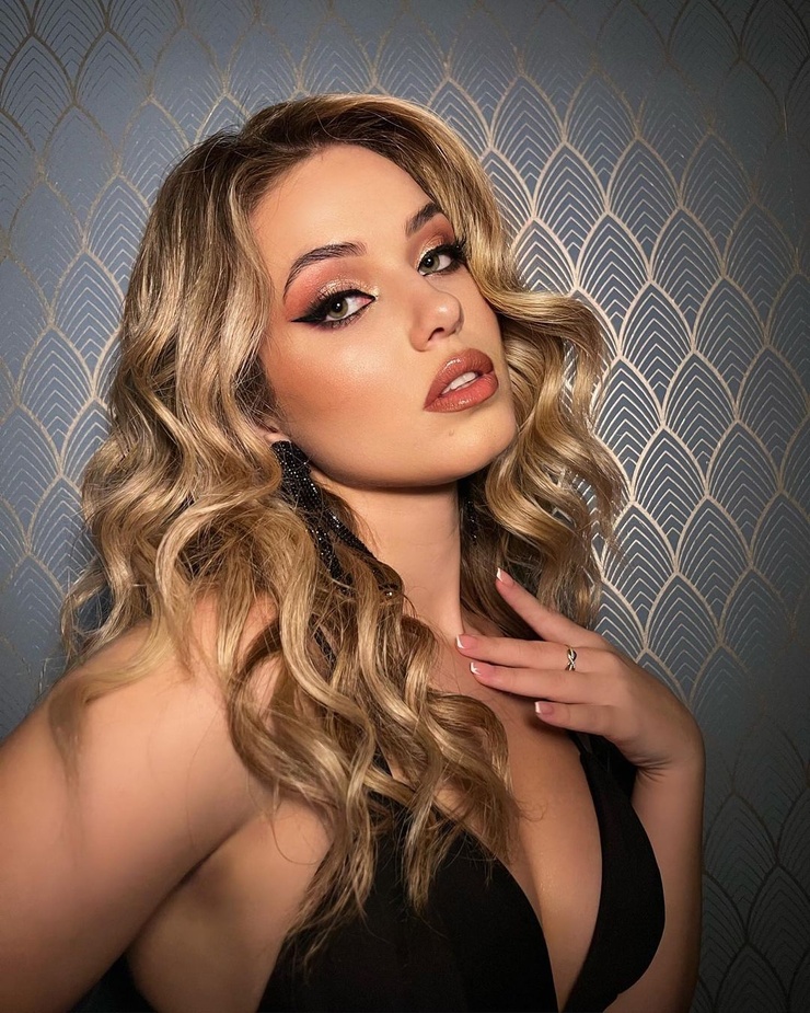 Kristina Stepanuk Kristina Stepanuk