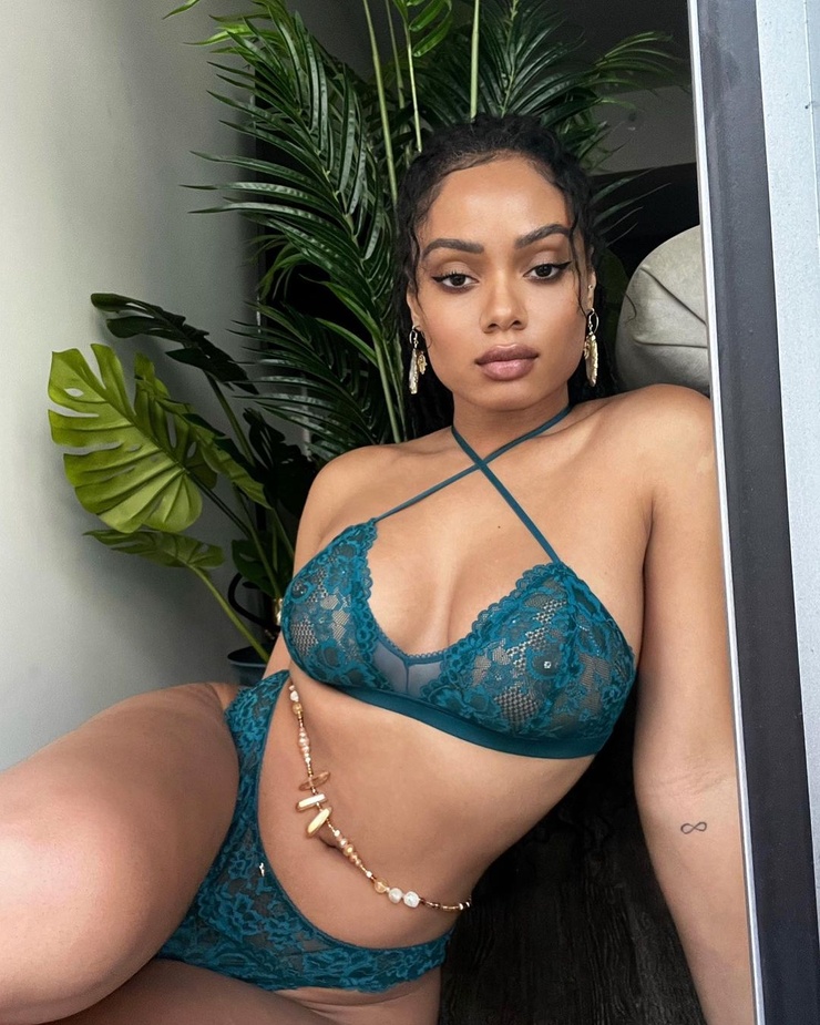 Essence Tatiana