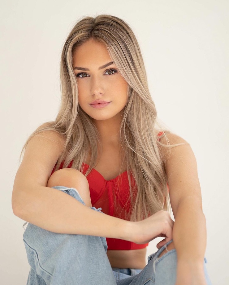 Alina Nitschke Alina Nitschke