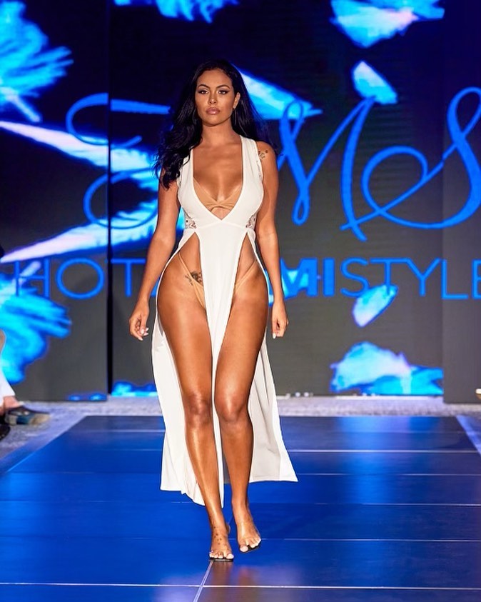 Aline Bernardes Aline Bernardes