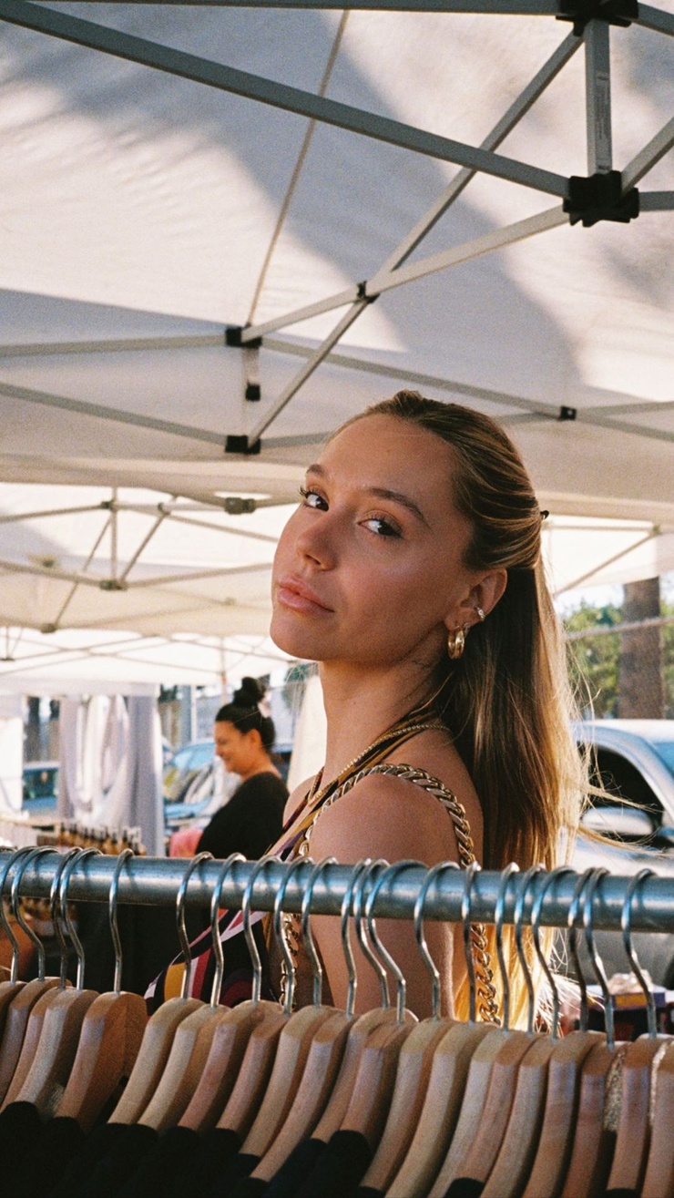 Alexis Ren