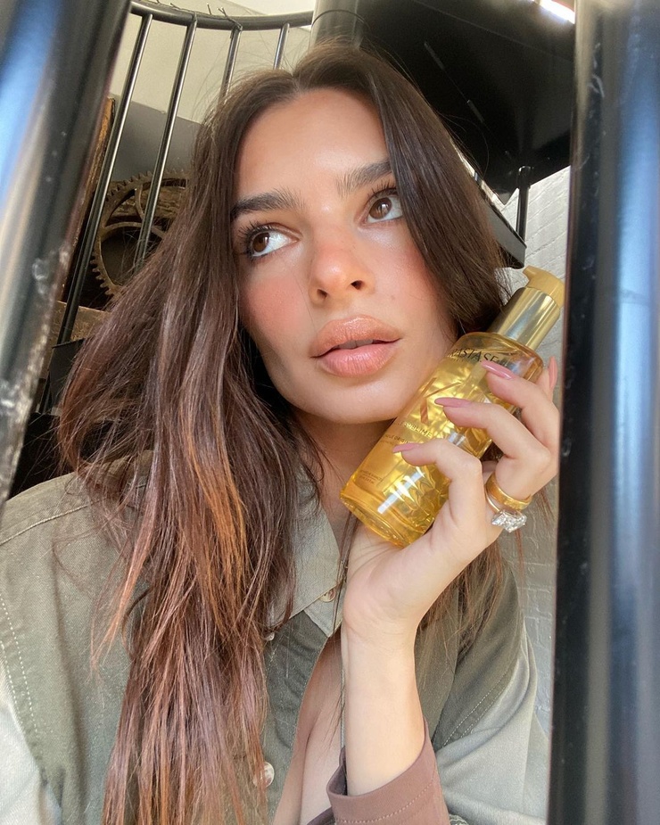 Emily Ratajkowski