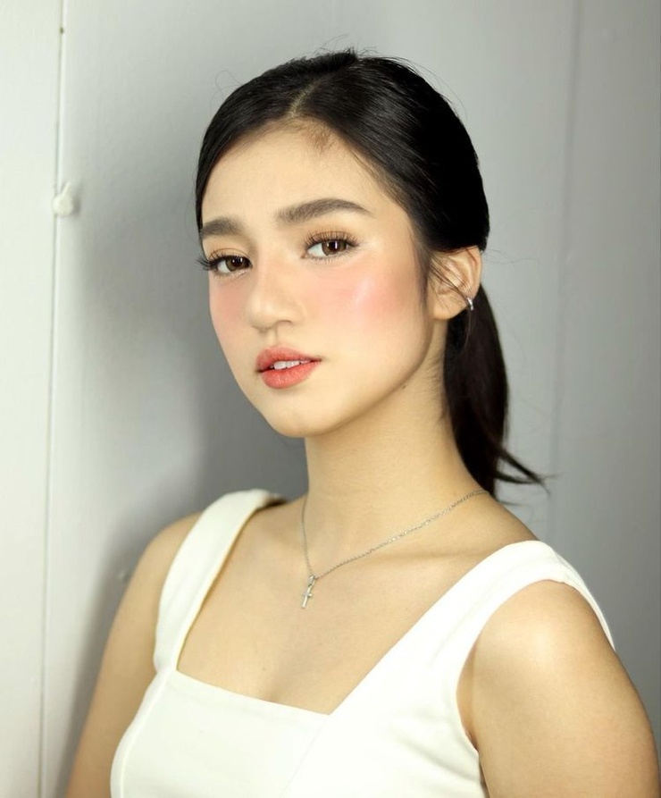 Belle Mariano